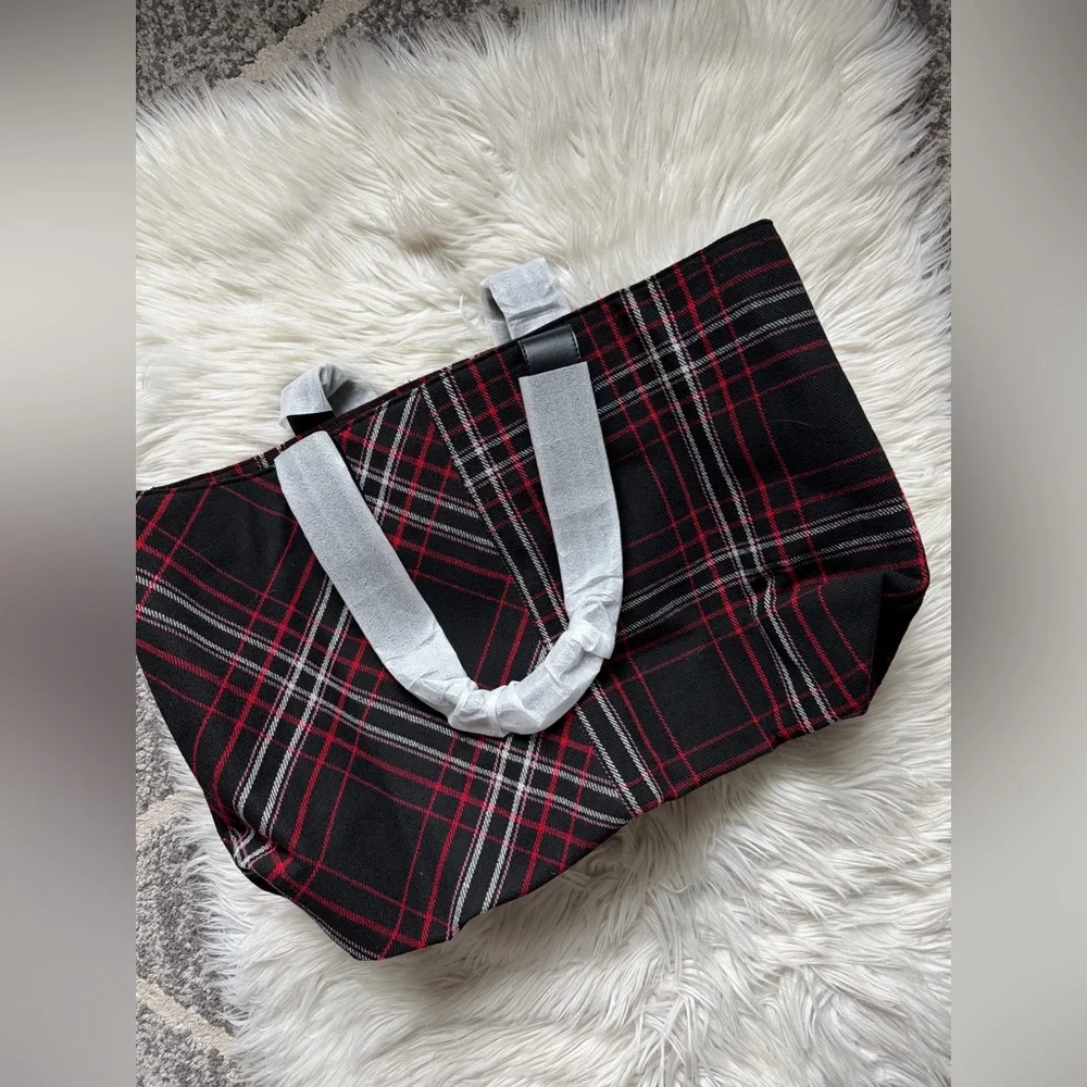 Victoria’s Secret plaid tote bag - Picture 8 of 10